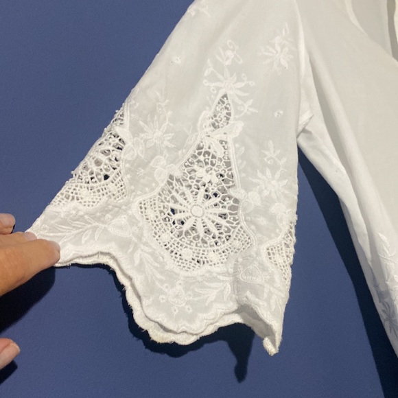 White Italian cotton top . - Picture 4 of 4